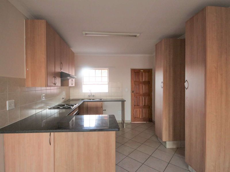 Loadshedding free area - A perfect lock up and go! - Photo 4