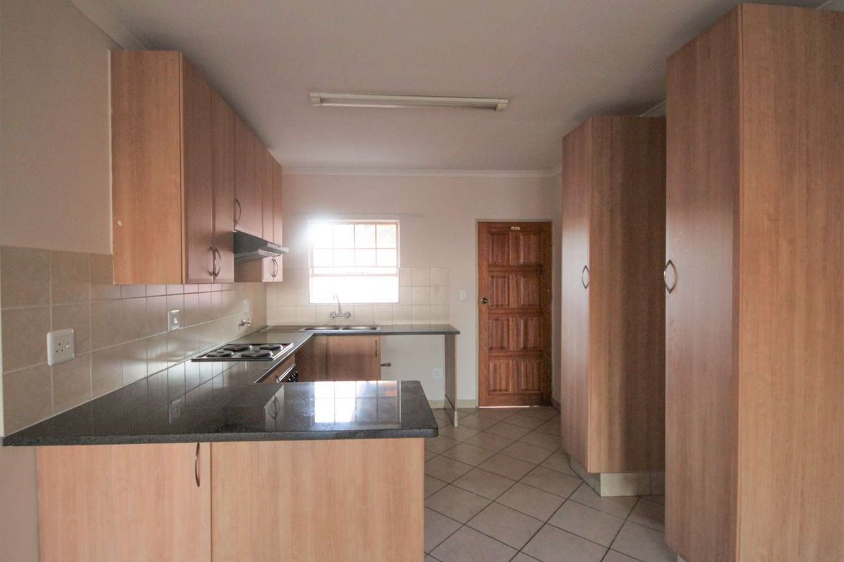 Loadshedding free area - A perfect lock up and go! - Photo 4