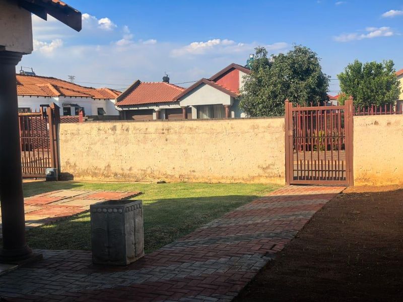 3 bedrooms house for sale in Soshanguve VV - Photo 3