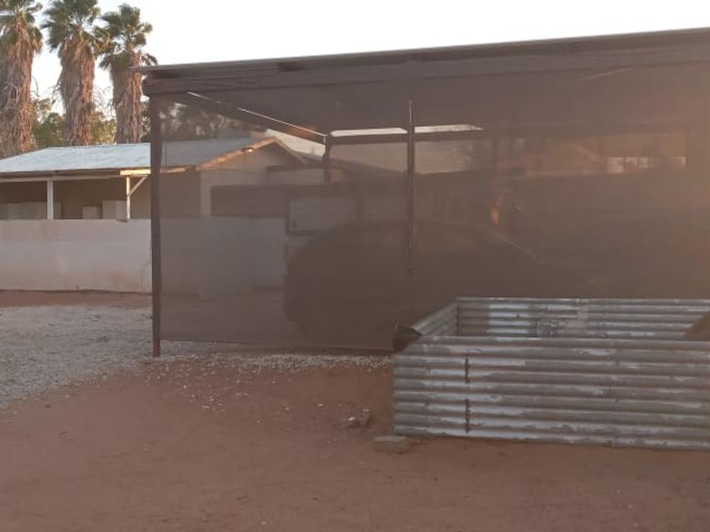 Spacious 3-Bedroom Family Home on Large Erf - Ideal for Expansion or Investment! - Photo 8