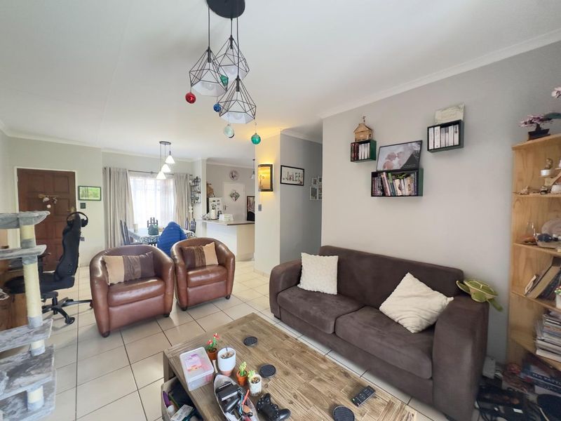 2 Bedroom Simplex with a Private Garden - Photo 10