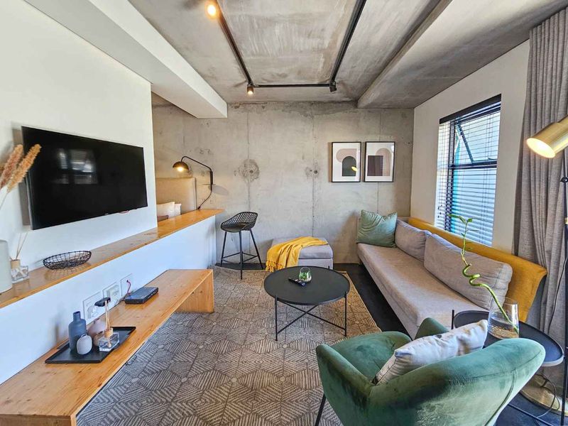 Furnished Apartment with Terrace and Table Mountain Views! - Photo 4