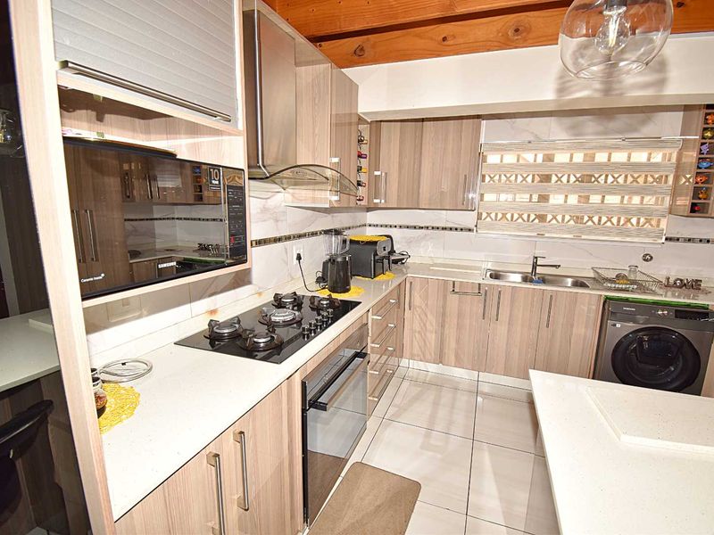 Modern and Secure - Photo 7