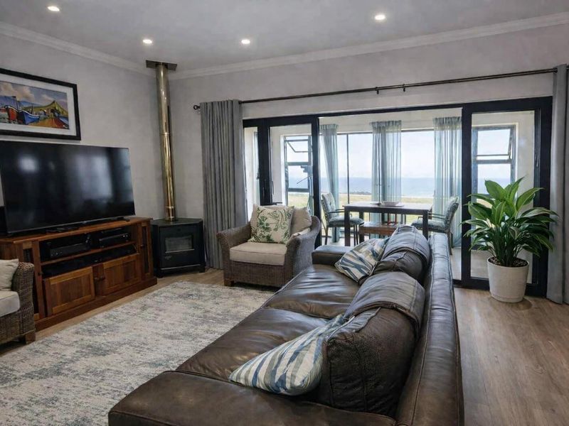 3 Bedroom House in Paradise Coast Retirement Village - Photo 3