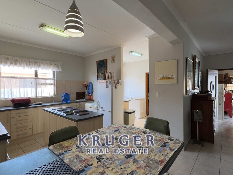 For sale - 3-bedroom home with 2-bedroom flat - Photo 8