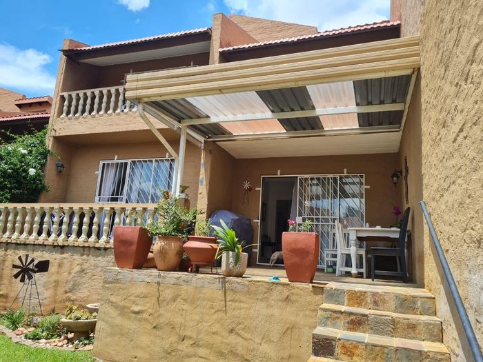 Property #1939268, Townhouse Pending Sale in Hennopspark