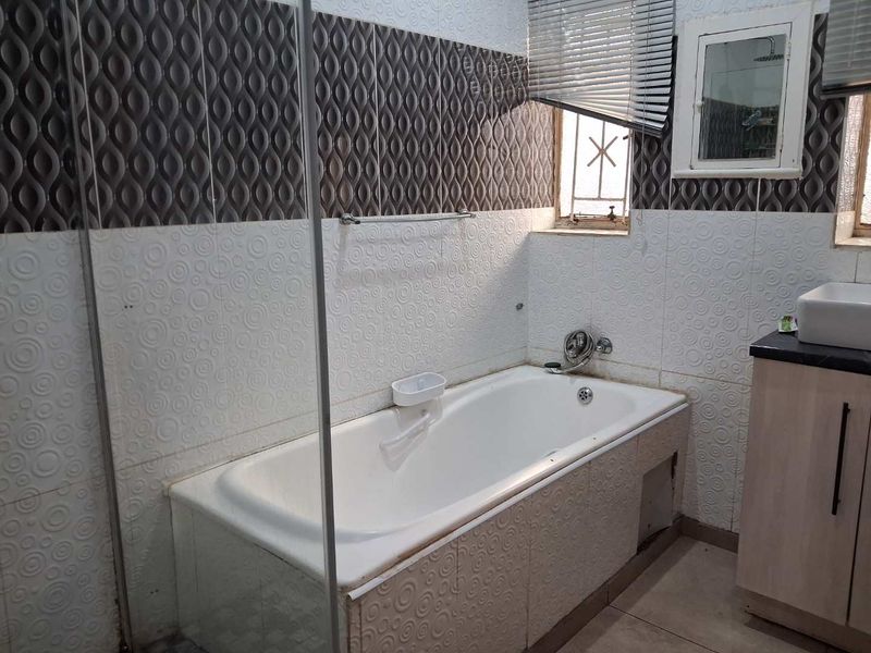 3 Bedroom House For Sale in Vanderbijlpark CE1 - Photo 10