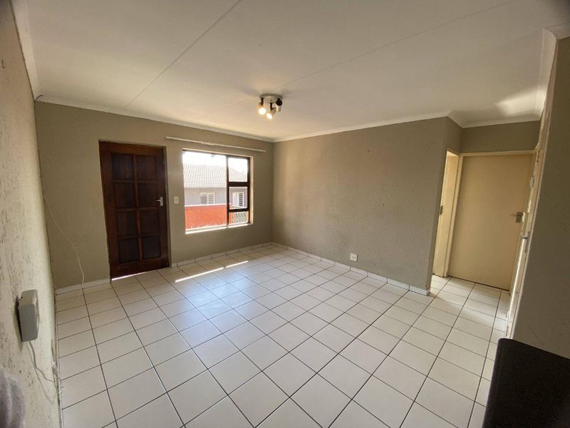 Bright & Spacious 2-Bedroom Apartment in Ferndale - Photo 4