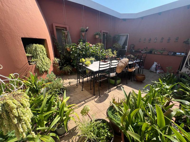 SOLID FAMILY HOME IN PRIME LOCATION - Photo 7