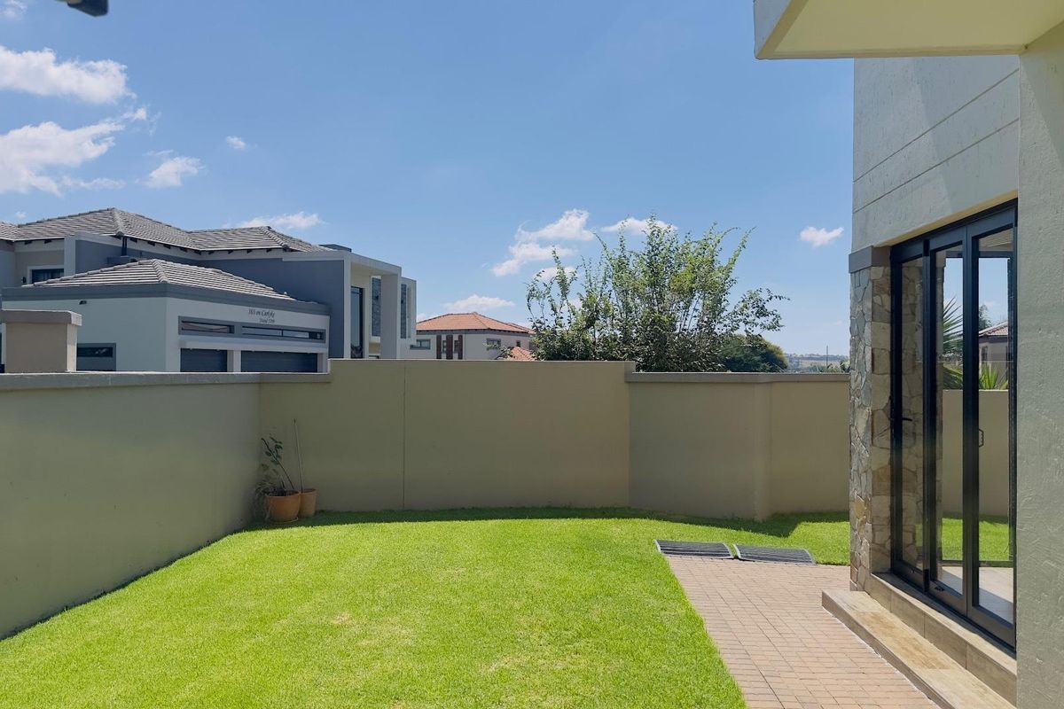 Modern Double-Storey Townhouse For Sale in Blue Valley Security Estate - Photo 3