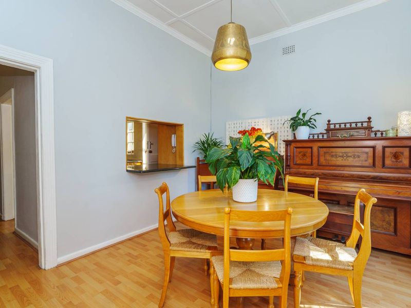 3-Bedroom Home with Studio Flat & Mountain Views – Prime Newlands Location! - Photo 9