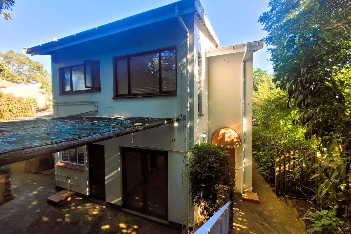 Large Family Home - Photo 2
