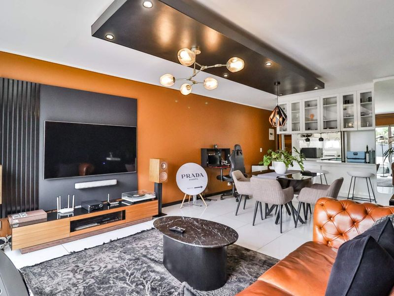 Stylish 2 Bed, 1 bath apartment for sale in Bryanston - Photo 9