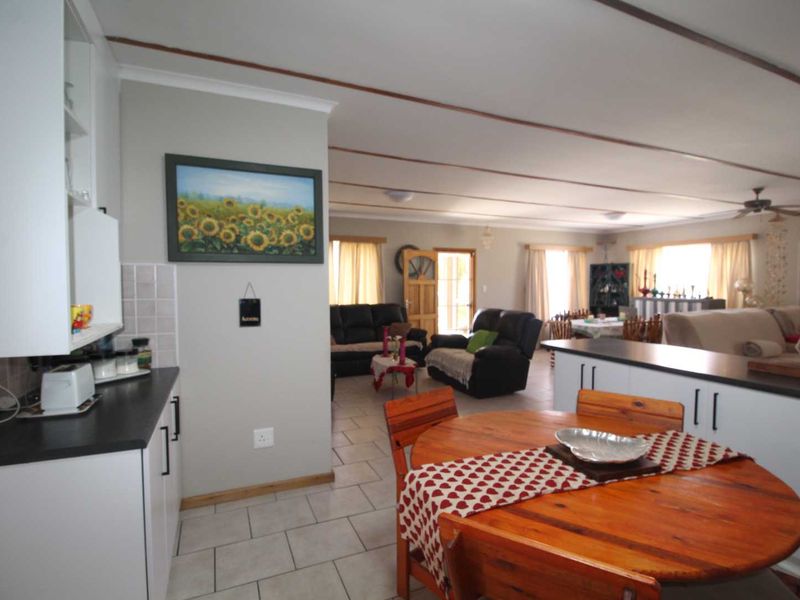 3 Bedroom House with Flat for Sale - Photo 3