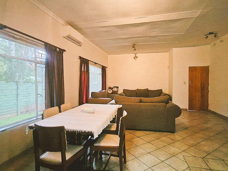 Versatile Family Home with Private Flat - Photo 6