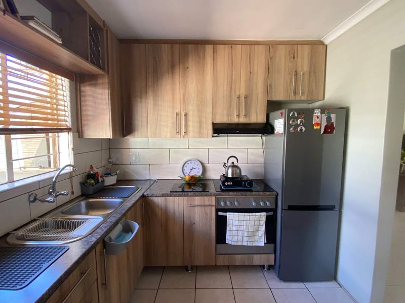 2 Bedroom Townhouse for Sale in Pierre Van Ryneveld. - Photo 10