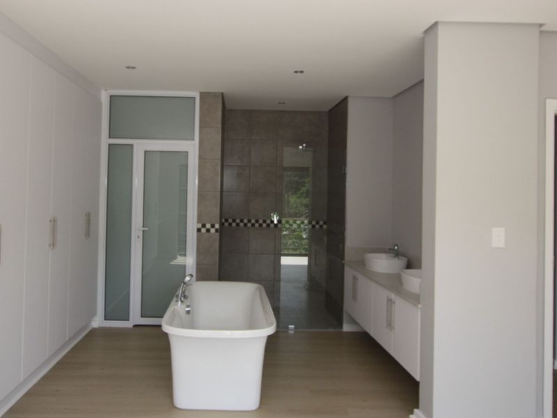 3 Bedroom Townhouse in Prestondale available 1 June 2026 - Photo 5