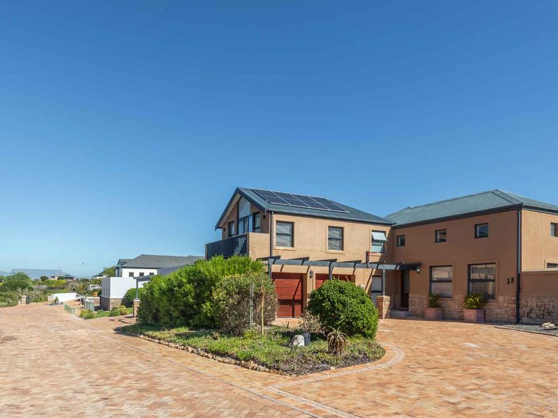 Drive, Chip, and Chill: Exclusive Cul-de-Sac Living on the Estate - Photo 5