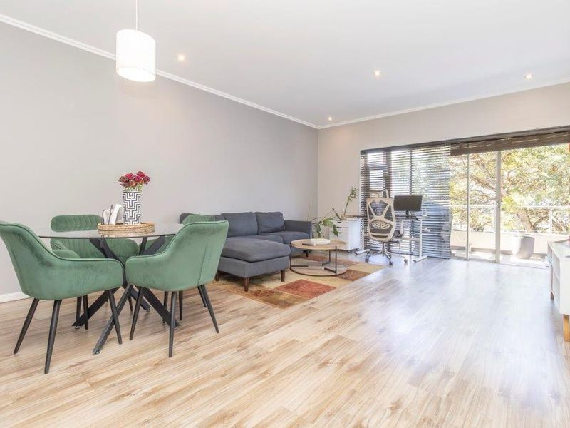 STUPENDOUS 2 BED APARTMENT IN THE ICONIC THE CRESCENT COMPLEX - Photo 7