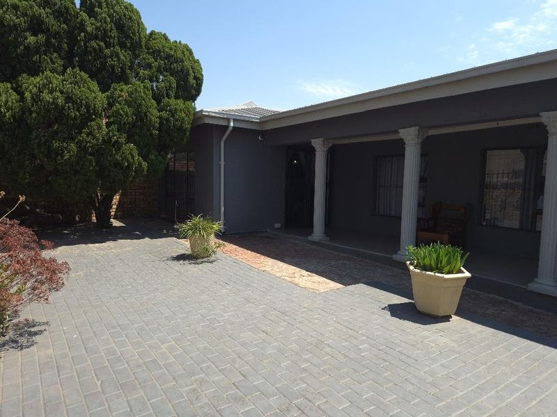 Spacious family home - Photo 3