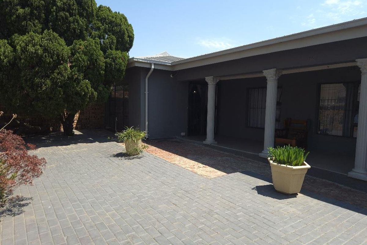 Spacious family home - Photo 3