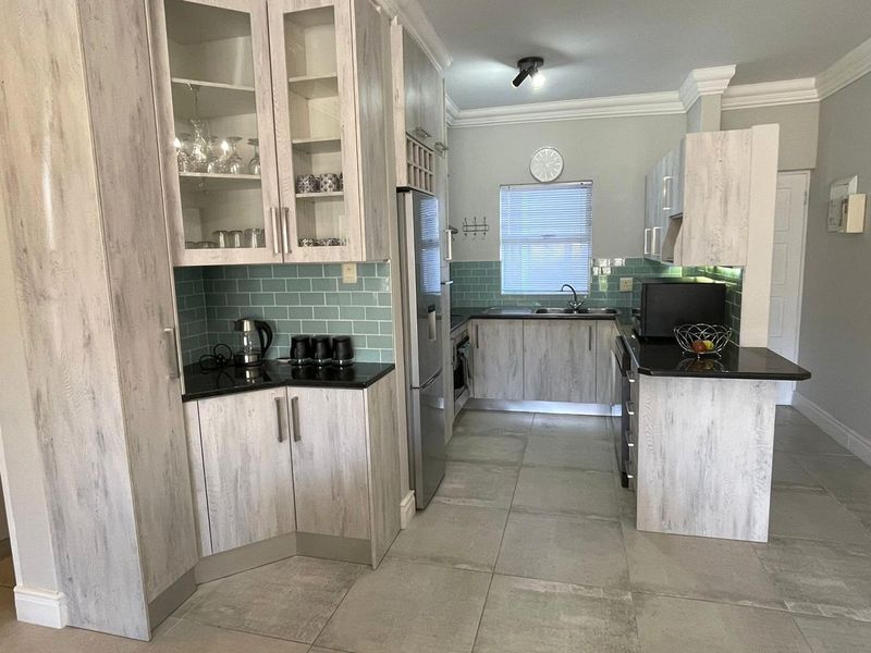 Beautiful Apartment - Photo 2