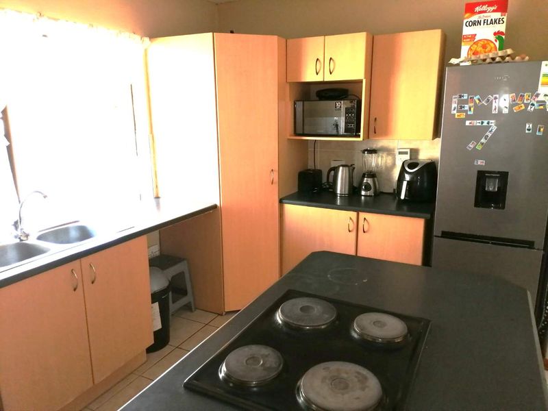 Two Bedroom Apartment For Sale - Photo 6