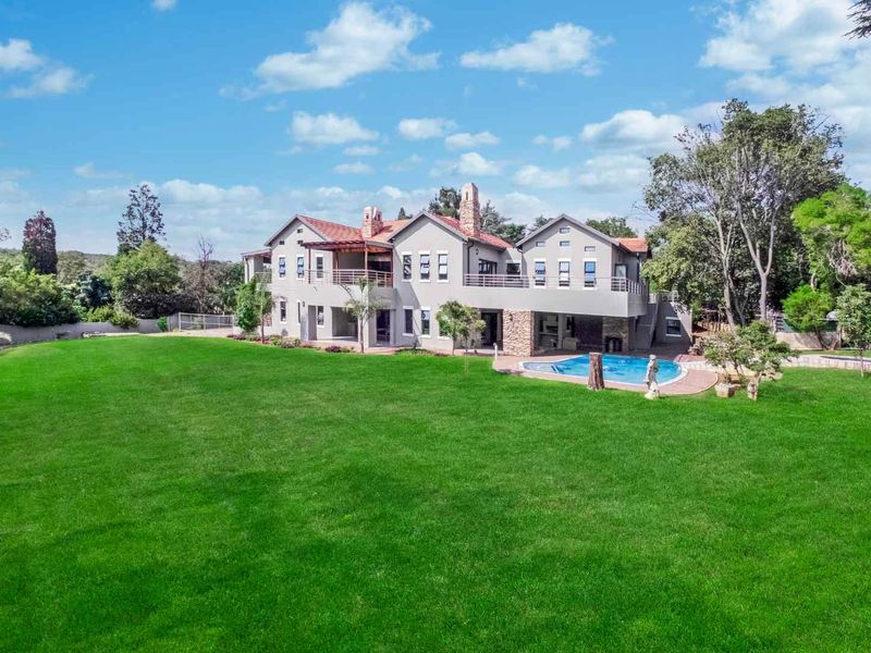 FIVE BEDROOM FAMILY HOME FOR SALE IN RIVONIA - Photo 2