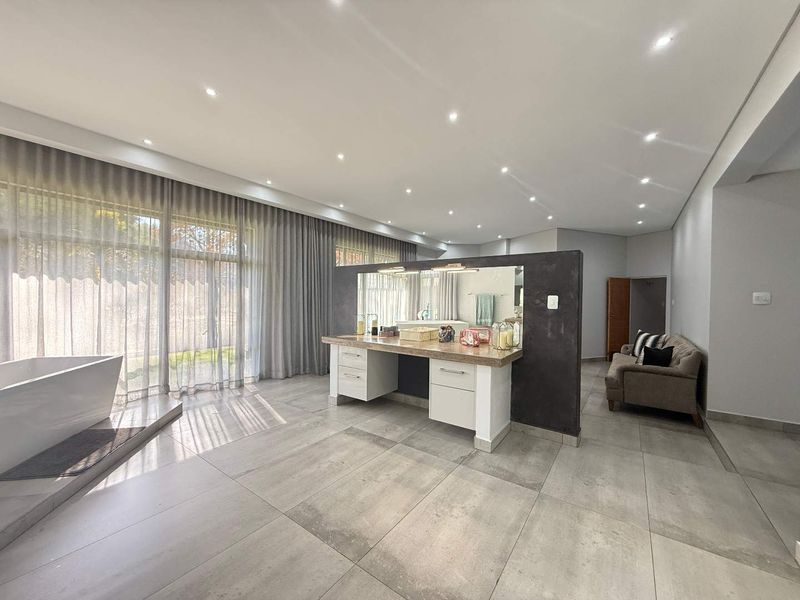 Elegant Family Living with Exceptional Entertaining and Self-Contained Flatlet - Photo 5