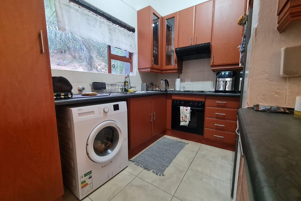 **Exquisite 2-Bedroom apartment with scenic golf course views** - Photo 2