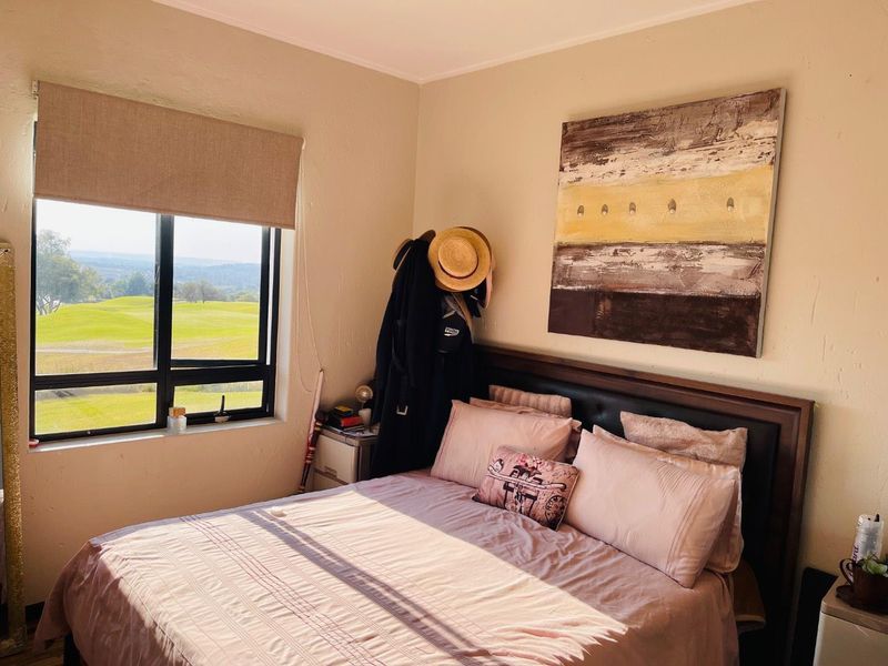 Stylish 2 bedroom, 2 bathroom penthouse in Jackal Creek Golf Estate - Photo 8