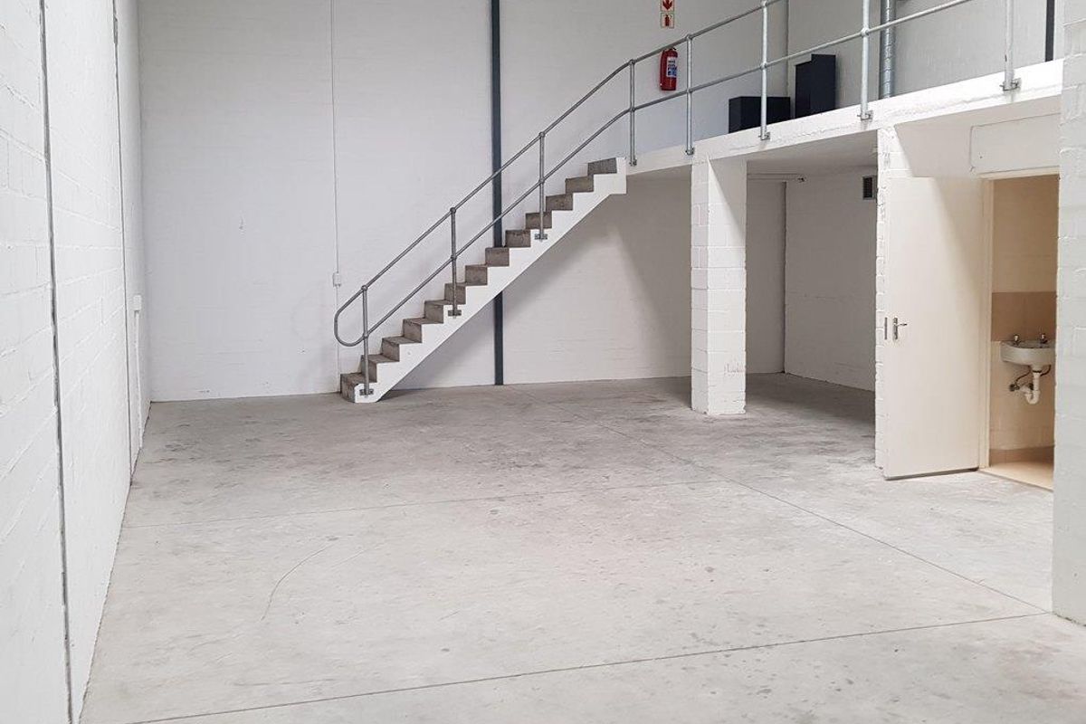 Small Industrial Warehouse in Capricorn Business Park - Photo 3