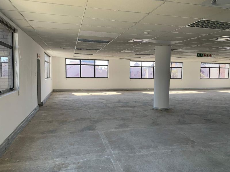 329m2 Office Space To Let at 11 Naivasha Road, Sunninghill - Photo 5