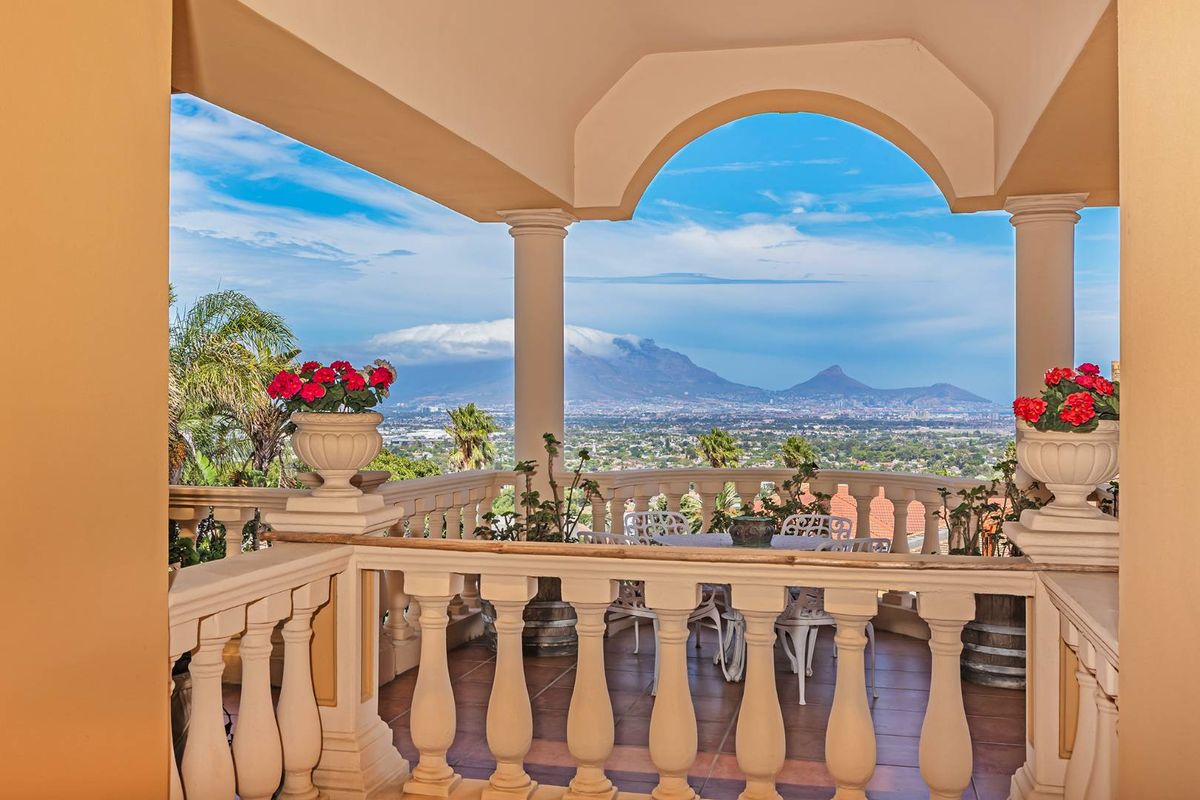A Palatial Family Home - Photo 3