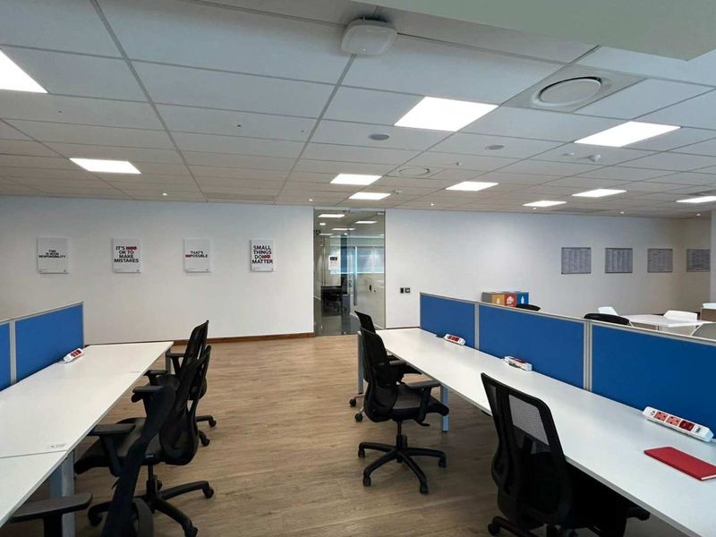 Premium 950m2 office space to let in Foreshore - Photo 10