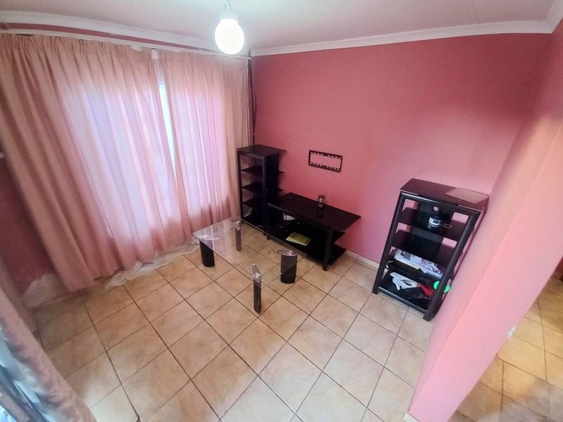 Three bedrooms house for sale in Atteridgeville - Photo 8