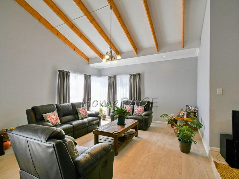 Meersig, Walvis Bay:  VERY ATTRACTIVE HOME is for Sale - Photo 5