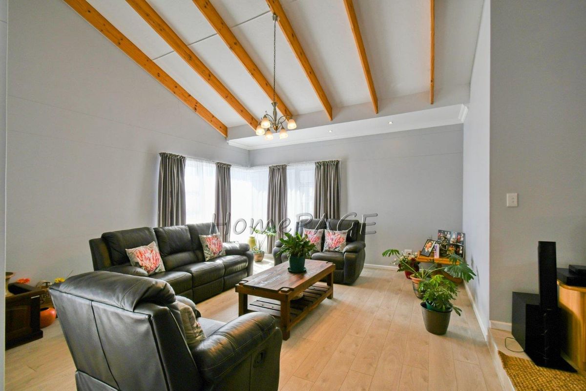 Meersig, Walvis Bay:  VERY ATTRACTIVE HOME is for Sale - Photo 5