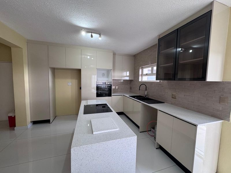 Modern 3-Bedroom Apartment with Balcony in Soho Junction, Broadacres - Photo 7