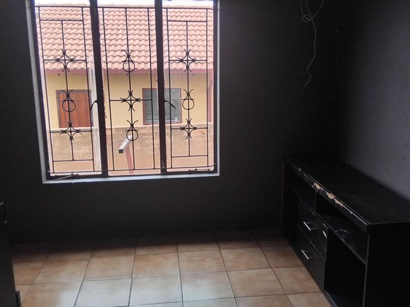 2 Bedroom House for Sale in Mabopane - Photo 6