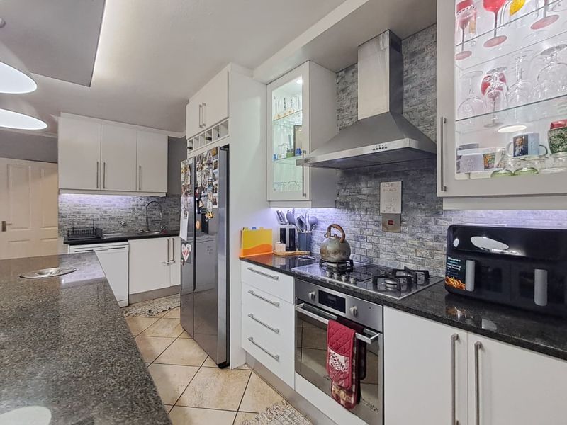 3 Bedroom Duplex in Secure Albemarle Estate - Photo 7