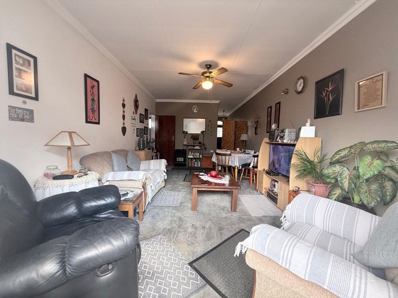 North Facing two bedroom apartment with single lock-up garage - Photo 6