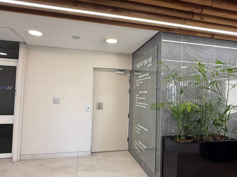 180m2 office to rent in Waterfront with balcony and canal views - Photo 2