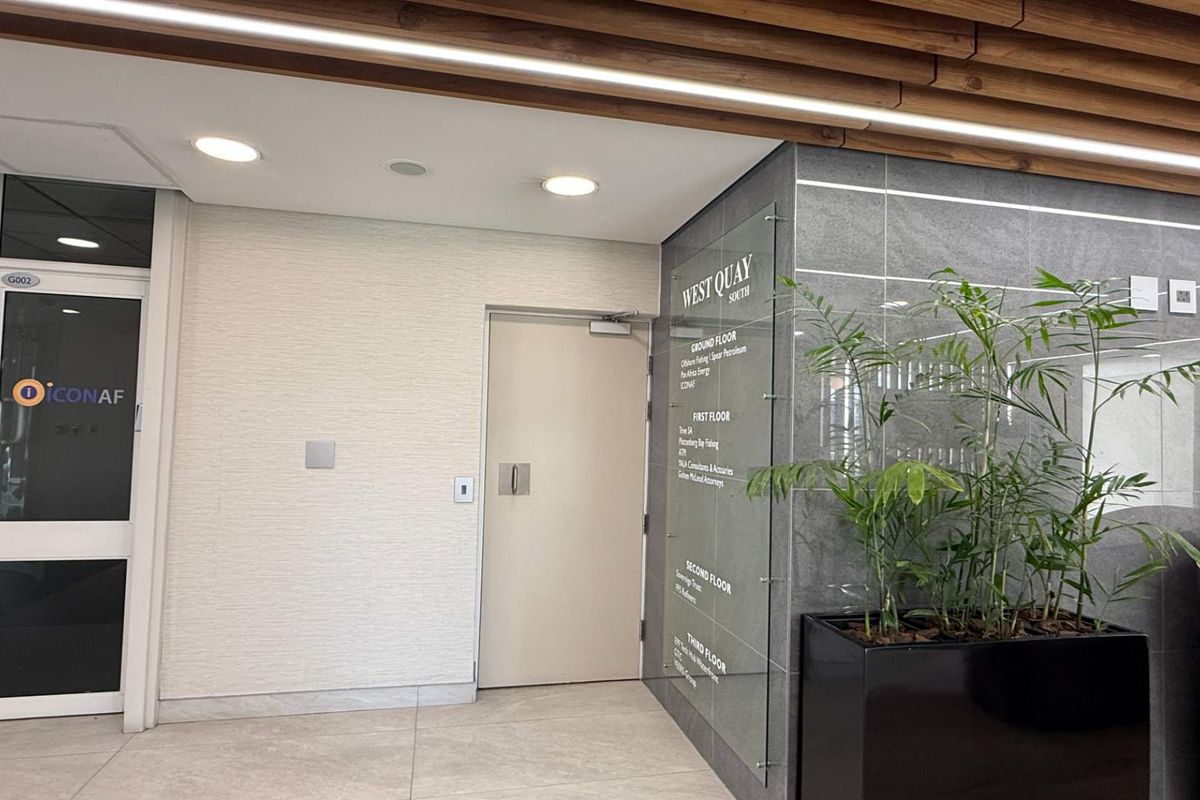 180m2 office to rent in Waterfront with balcony and canal views - Photo 2