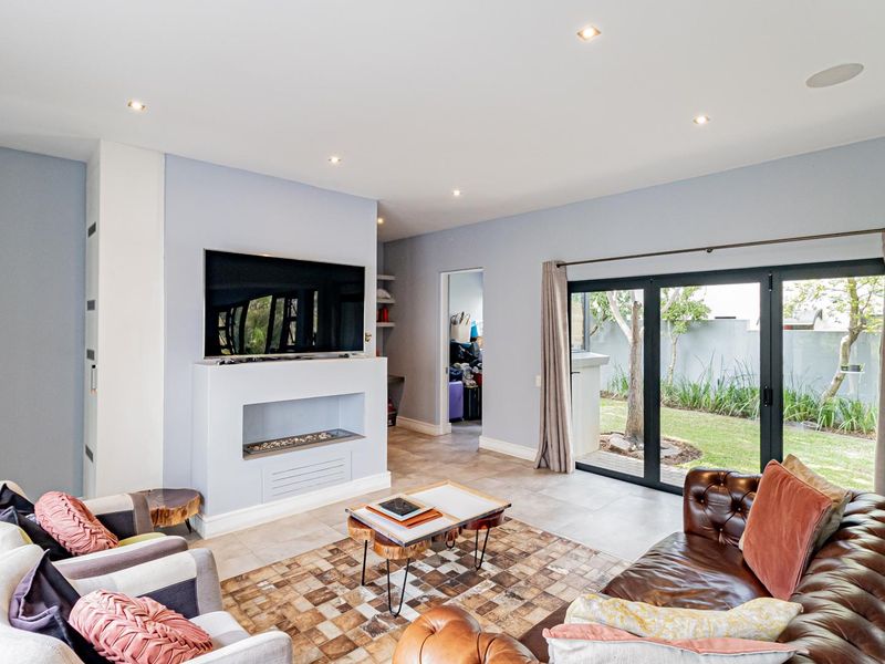 4 Bedroom House to Rent in Helderfontein Estate - Photo 9