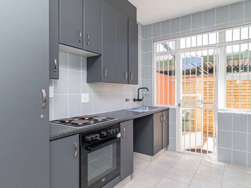 Spacious Duplex: Perfect Blend of Style and Functionality! - Photo 7