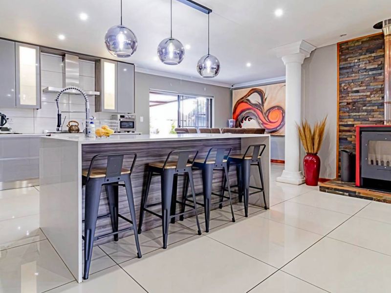 5 Bedroom House for Sale in Verwoerdpark - Photo 4