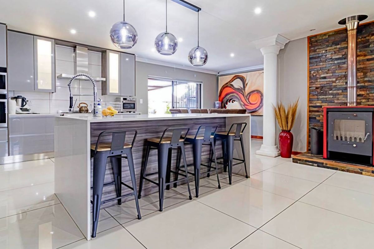 5 Bedroom House for Sale in Verwoerdpark - Photo 4