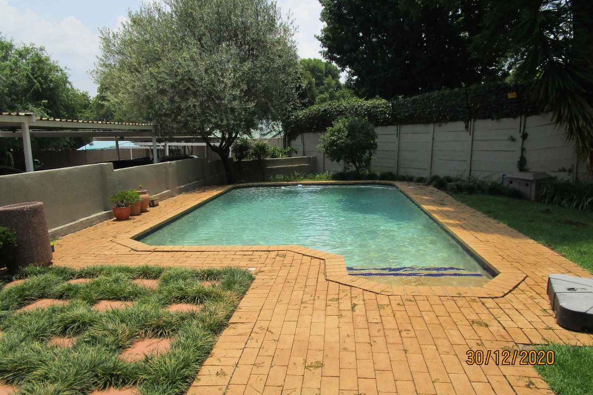 STUPENDOUS NEWLY RENOVATED 1 BED APARTMENT IN PARKTOWN NORTH - Photo 2