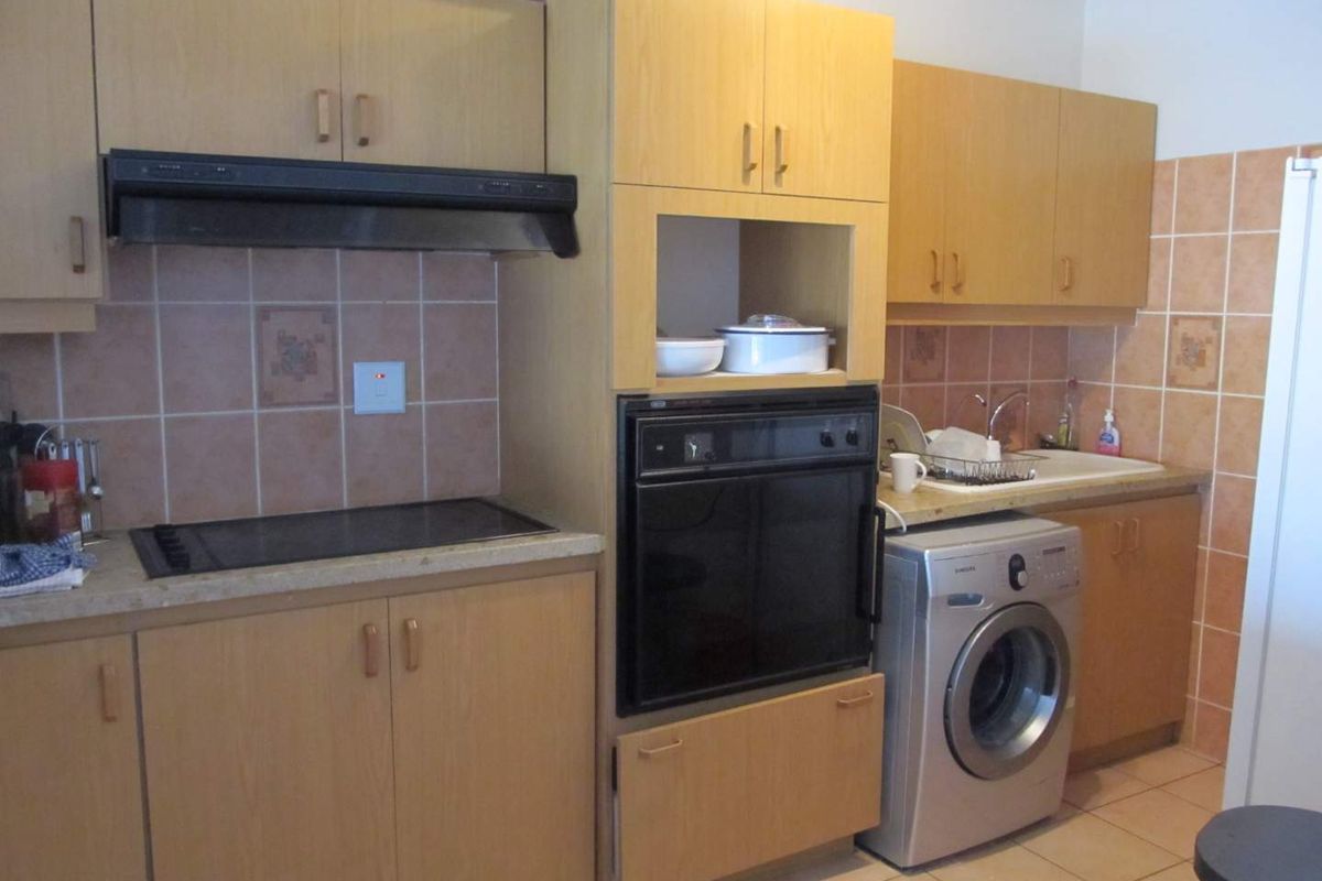 Spacious Apartment in CBD - Photo 4